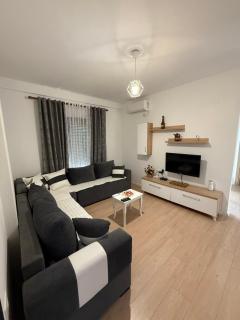 Nene Tereza Airport Apartment - Valias - 0