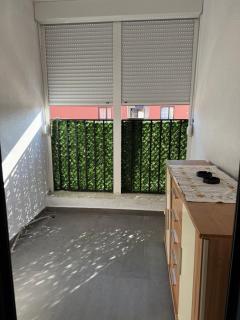 Nene Tereza Airport Apartment - Valias - 1