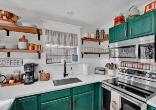 Big Bass Lake Wooded Cabin Hot Tub Getaway - Lehigh - 7