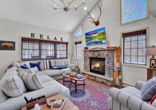 Big Bass Lake Wooded Cabin Hot Tub Getaway - Lehigh - 0