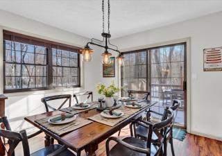 Big Bass Lake Wooded Cabin Hot Tub Getaway - Lehigh - 3