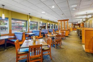 Days Inn by Wyndham Terrace - Terrace - 1