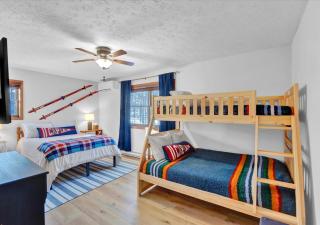 Big Bass Lake Wooded Cabin Hot Tub Getaway - Lehigh - 1