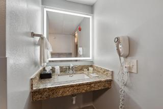 AmericInn by Wyndham Wisconsin Dells - 3