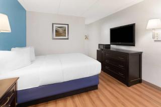 Travelodge by Wyndham Madison Heights MI - 1