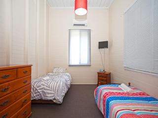 CBD Holiday Home - Mackay - 7