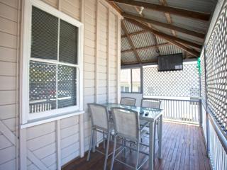 CBD Holiday Home - Mackay - 1