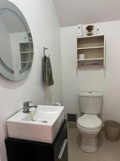 Elegante casa en Guayaquil con seguridad privada - San Guillermo - 9