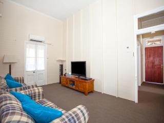 CBD Holiday Home - Mackay - 2