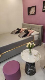 Ultra Central White & Lila Studio - Bukarest - 0
