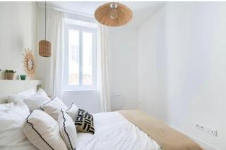 Bright 47 M2 With Nice Terrace Hypercenter - 4