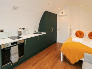 Bumblebee Glamping Pod - Wilton - 3