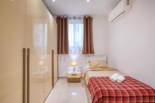 Large 3 Bedroom Flat, Central Location, Pool Table, Fully Equipped - Taʼ Xbiex - 3