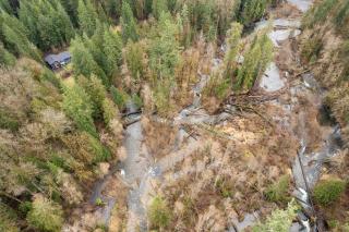 Updated Large River Front Home With Hot Tub - McKenzie Bridge - 8