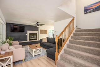 Updated Large River Front Home With Hot Tub - McKenzie Bridge - 1