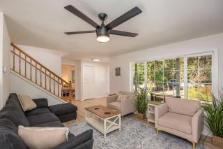 Updated Large River Front Home With Hot Tub - McKenzie Bridge - 2