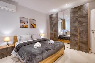 Large 3 Bedroom Flat, Central Location, Pool Table, Fully Equipped - Taʼ Xbiex - 0
