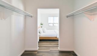 City View 2 King Suites Floor-to-Ceiling Views - Calgary - 2