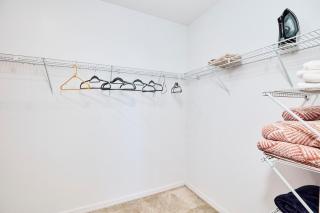 GoldStar Luxury Home - Ruskin - 2