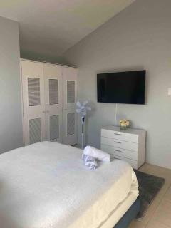 Cheerful two bedroom home close to mall and Hellshire beach - Portmore - 4