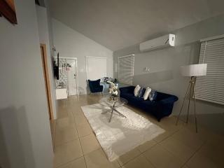Cheerful two bedroom home close to mall and Hellshire beach - 3