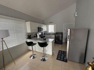Cheerful two bedroom home close to mall and Hellshire beach - 2