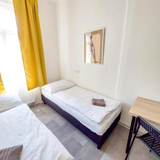 Simple room for two E4 - Praag - 7