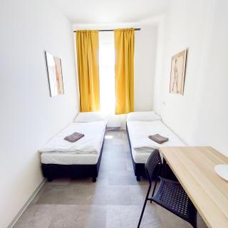 Simple room for two E4 - Praag - 1