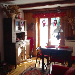 Charming, cozy, and bright apartment - - 9