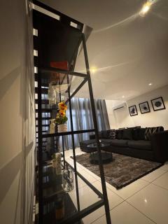 Elite Luxury Suites at Embassy Gardens - 5