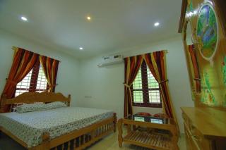 Munroe Dream Palace - 1