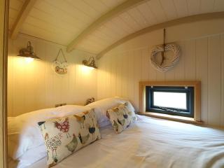 Lillie's Shepherd's Hut - Sleeps 2 & Hot Tub - Nottingham - 4
