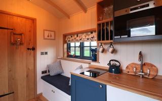 Lillie's Shepherd's Hut - Sleeps 2 & Hot Tub - Nottingham - 1