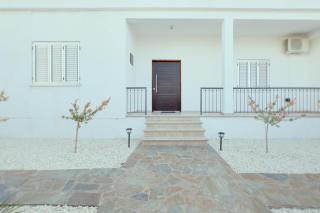 Citrus & Sun Central 2BR Apt with Private Garden - Paphos - 4