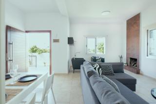 Citrus & Sun Central 2BR Apt with Private Garden - Paphos - 0