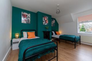 Free parking - 6 Bedroom Home - Colchester - 4