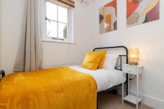 Free parking - 6 Bedroom Home - Colchester - 3