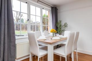 Free parking - 6 Bedroom Home - Colchester - 2