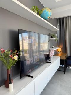 RentNow Large and Cozy Apartment in the Center, Parking - 5