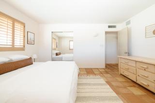 3BD 2BA Scottsdale Poolside Oasis - 2