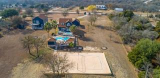 Guesthouse with Hot Tub Pool & Game Room on 5 Scenic Acres - Manor - 0