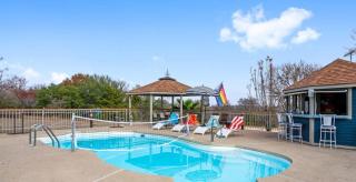 Guesthouse with Hot Tub Pool & Game Room on 5 Scenic Acres - Manor - 5