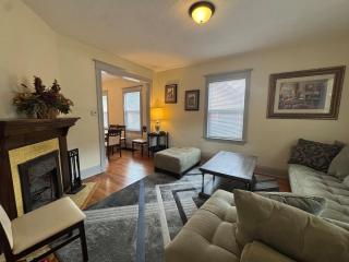 Downtown, 5-bed, 3-bath, 3-level - 1