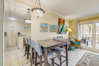 Victorian Condos Barefoot Beach Haven - Galveston - 6