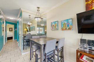 Victorian Condos Barefoot Beach Haven - Galveston - 4