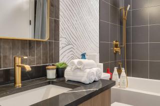 Stylish Comfort Suite 1BR+Den - Calgary - 1