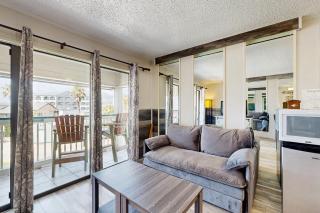Casa Del Mar Beachfront II - Galveston - 2