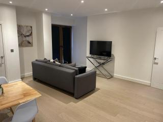 Extra large spacious 1 Bedroom private apartment, Nr St Albans City Station, Business, contractor, Parking, WiFi - Saint Albans - 8