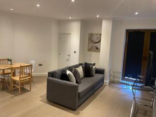 Extra large spacious 1 Bedroom private apartment, Nr St Albans City Station, Business, contractor, Parking, WiFi - 9
