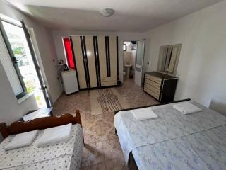 Hillside Haven - Durazzo - 1